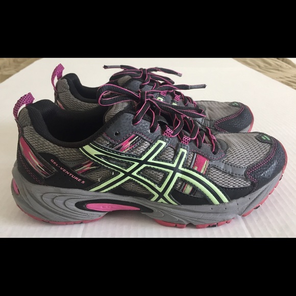 asics hiking shoes